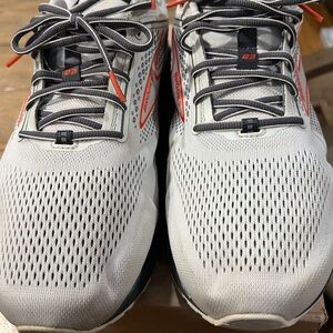 PRELOVED Brooks Beast GTS Gray and Red Running Shoes (Extra Wide 4E)